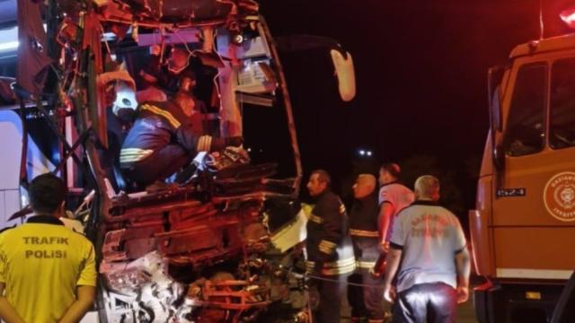 Gaziantep'te Otobüs ile TIR Çarpıştı: 2 Ölü, 22 Yaralı
