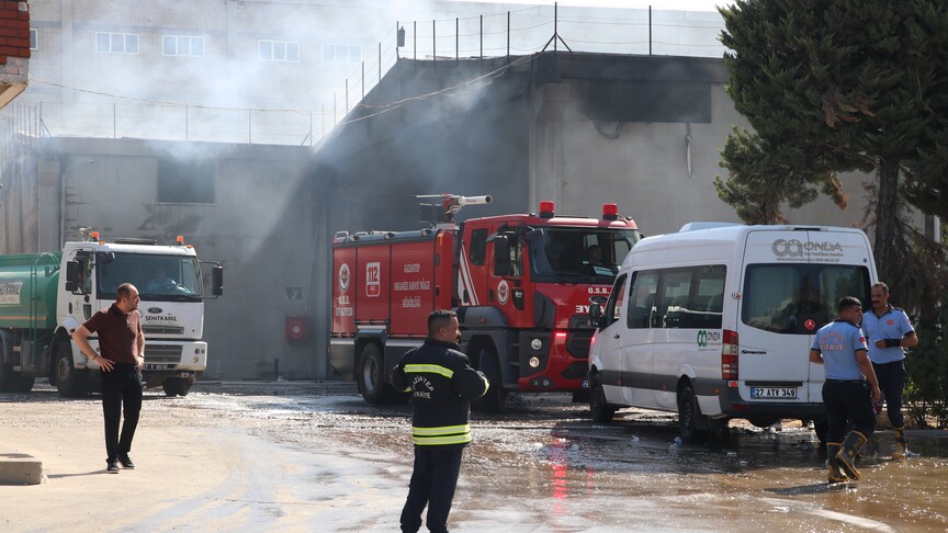 Gaziantep'te tekstil fabrikasında yangın: Ekipler seferber oldu