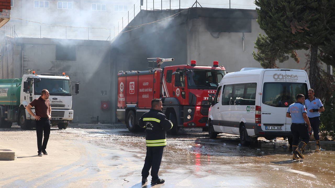 Gaziantep’te Tekstil Fabrikasında Yangın: Ekipler Seferber Oldu