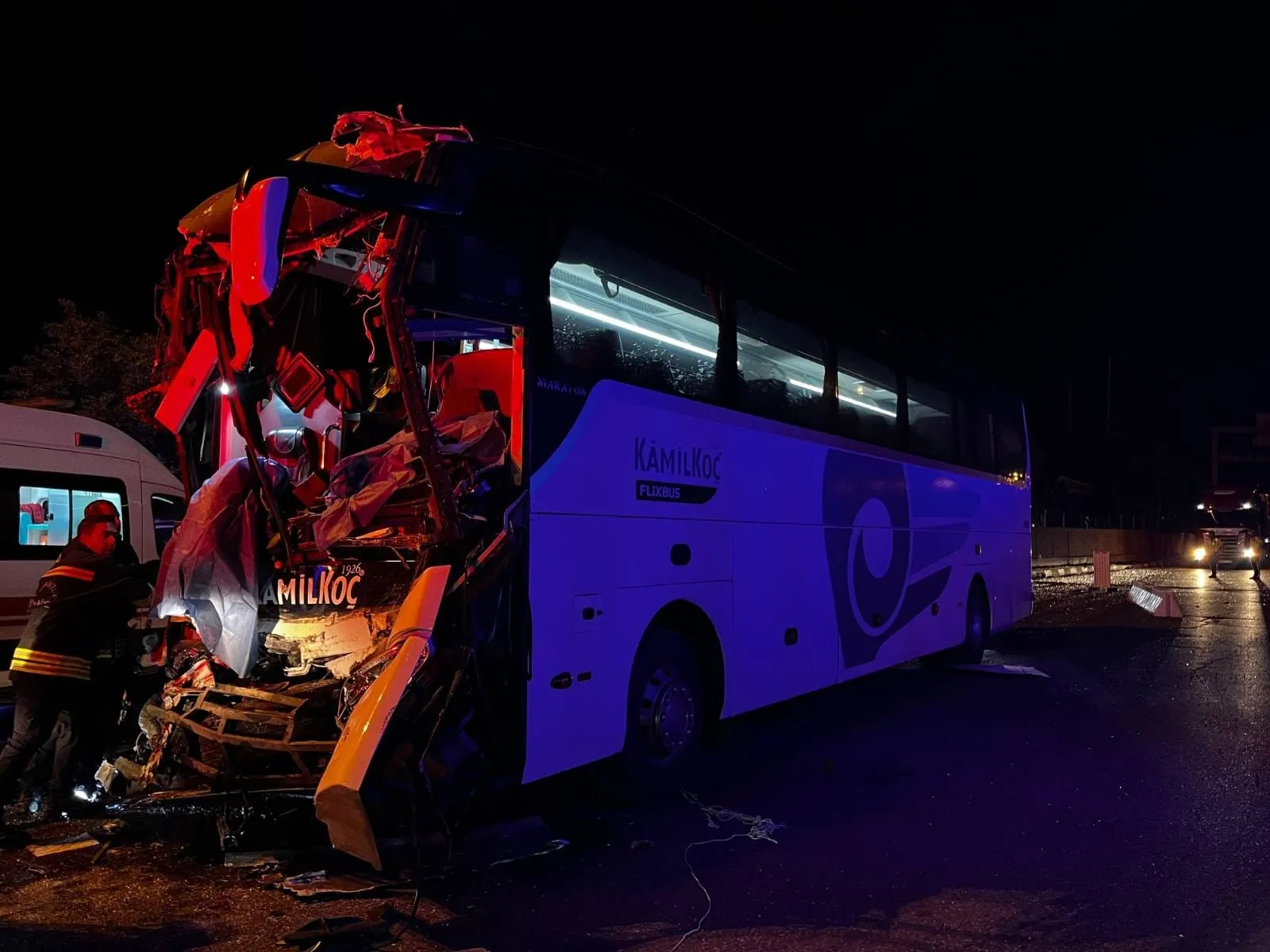 Gaziantep'te Yolcu Otobüsü Tıra Çarptı: 2 Ölü, 17 Yaralı