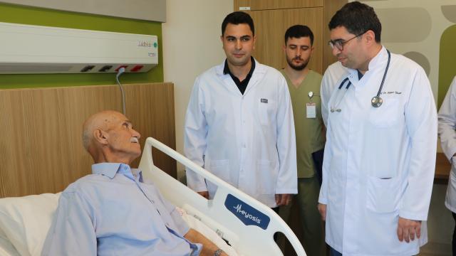 Gaziantep'te 77 yaşındaki hastanın karaciğerindeki 13 cm tümör alındı