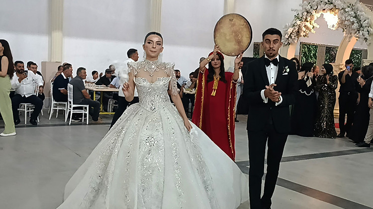 Gaziantep'te Düğünde Damada Altın Yerine Araç Lastiği Hediye Edildi