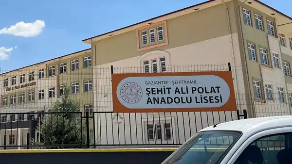 Gaziantep'te karne günü korkunç olay: Parkta bıçaklanan lise öğrencisi ağır yaralandı