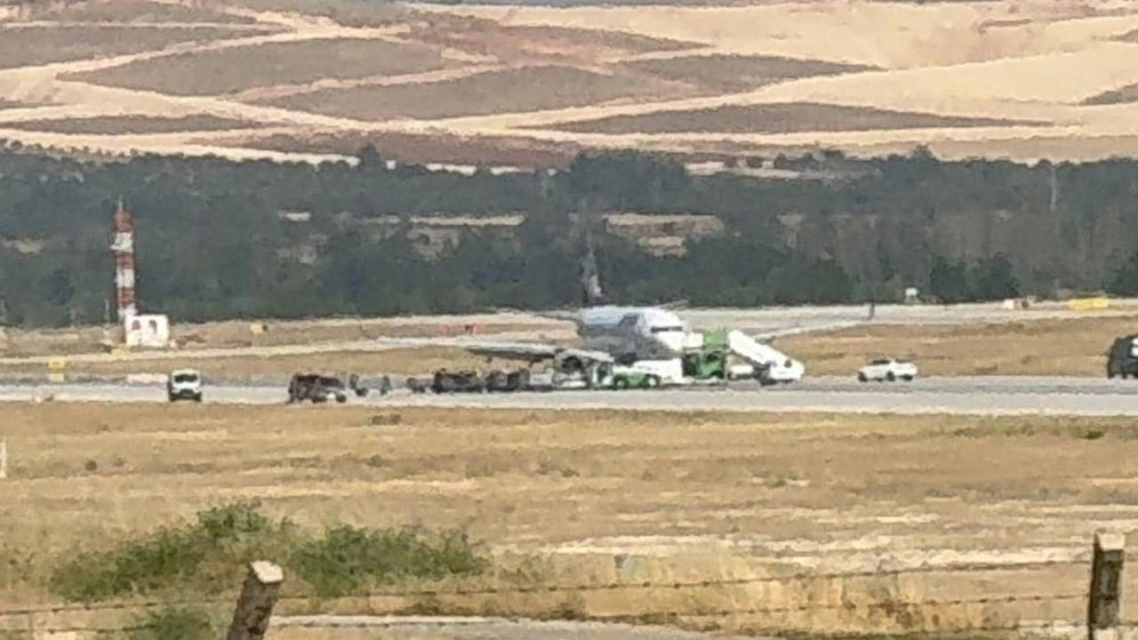 Gaziantep'te uçak arızası: İniş takımı kilitlenmedi, uçuşlar durduruldu