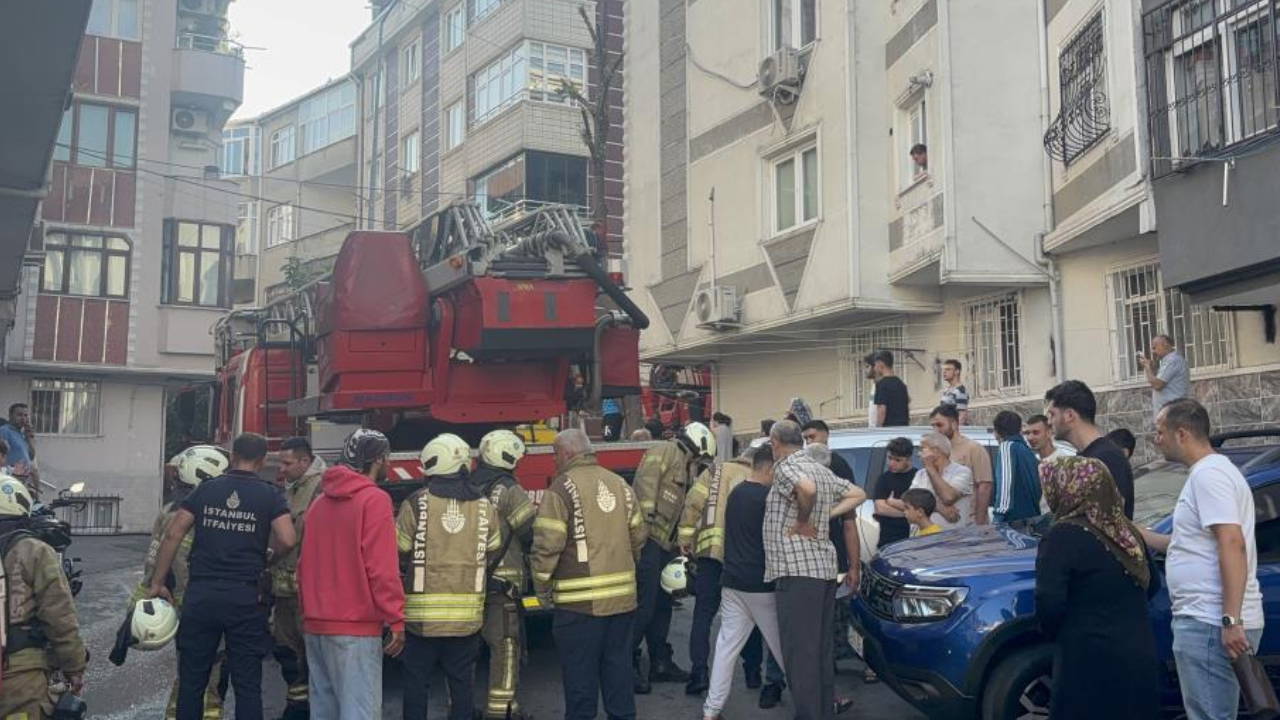 Gaziosmanpaşa’da 4 Katlı Binada Yangın: Mahsur Kalanlar Kurtarıldı