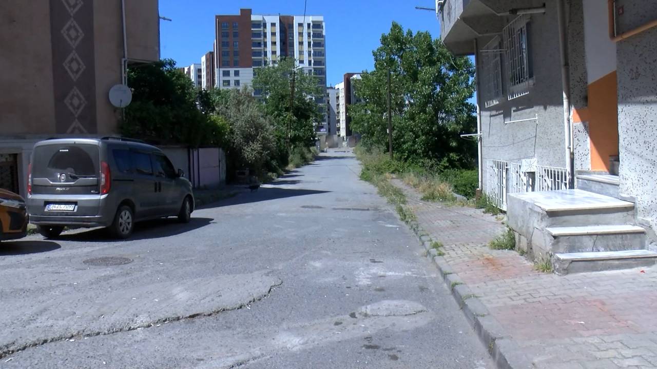 Gaziosmanpaşa'da silahlı kavga: Tartıştığı kişilere ateş açtı, sokaktaki kadın öldü