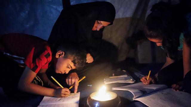 Gazze'de 3 yıldır karanlık: Elektriksiz hayat mücadelesi sürüyor