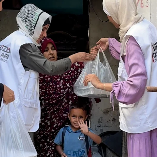 Gazze'de açlık krizi: Yeryüzü Doktorları'ndan 60 bin kurban konservesi