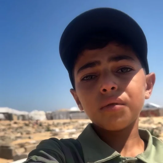 Gazze'de Annesinin Mezarında Dua Eden Filistinli Çocuk Bilal Yürekleri Dağladı
