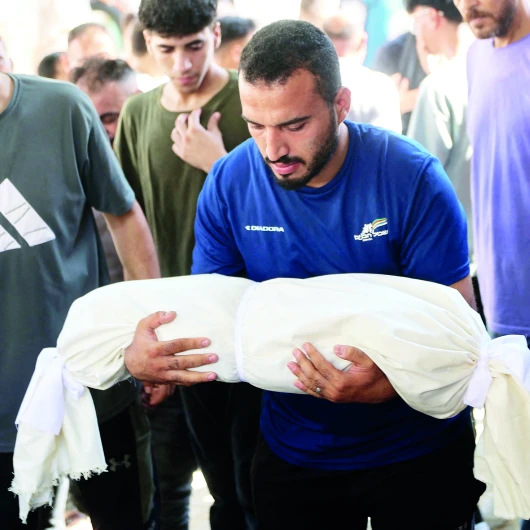 Gazze'de Bir Aile Daha Yok Oldu: 18 Filistinli Öldürüldü