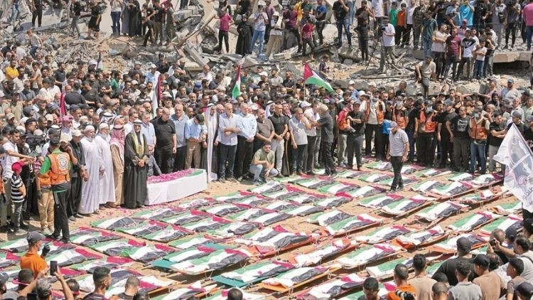 Gazze'de Üç Yıl Gecikmeli Cenaze: 112 Filistinli Toprağa Verildi