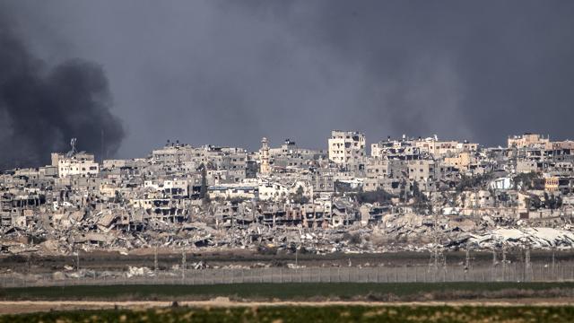 Gazze'de enkazdan 8 Filistinli daha çıkarıldı