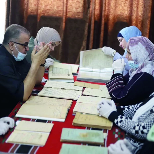 Gazze'nin Hafızasını Korudular: Enkazdan Kurtarılan El Yazmaları