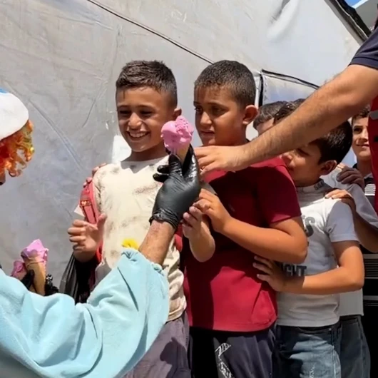 Gazze'de Türk Kızılay'dan Çocuklara Dondurma Sürprizi