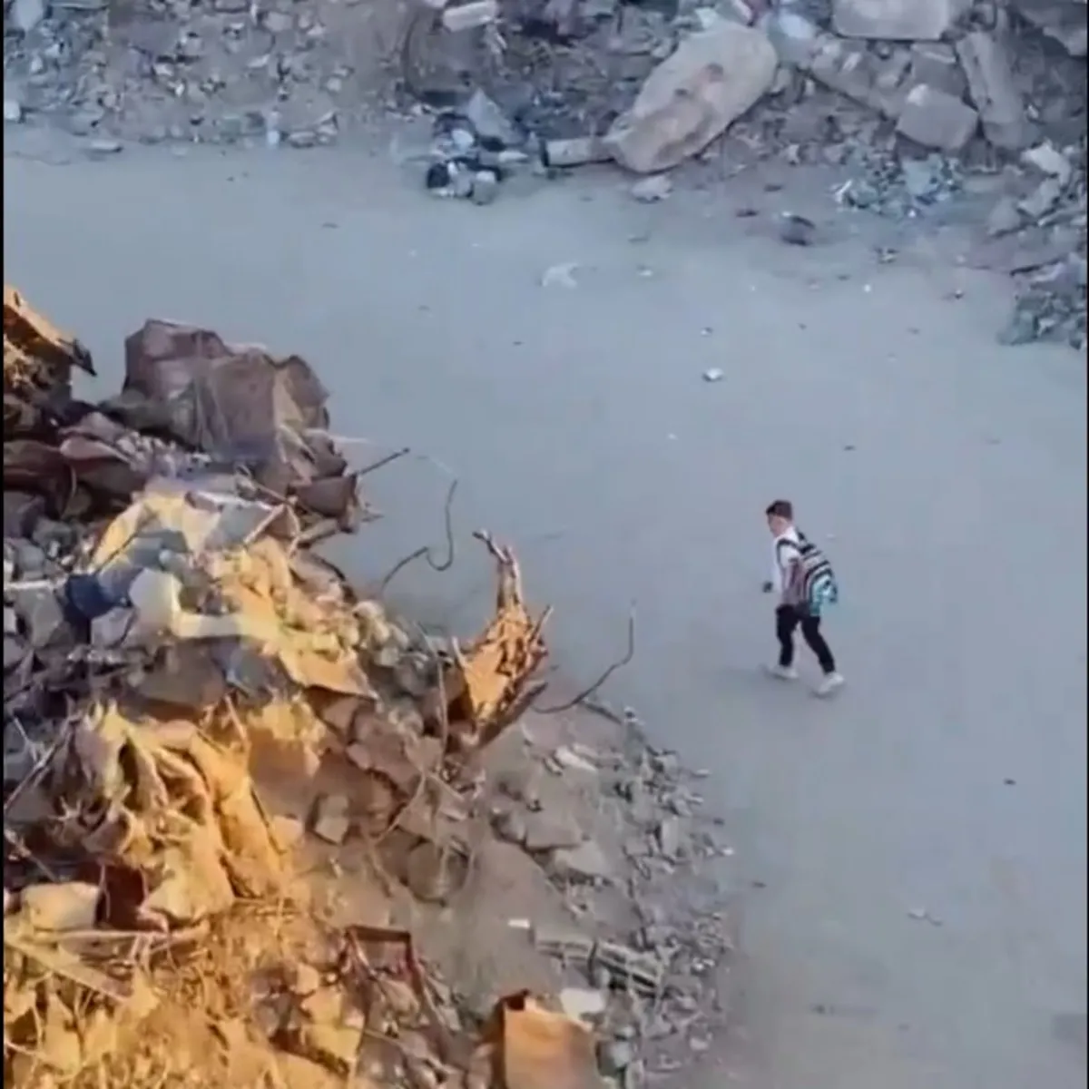Gazze'de Yeni Eğitim Yılı: Ders Zili Değil Bomba Sesleri