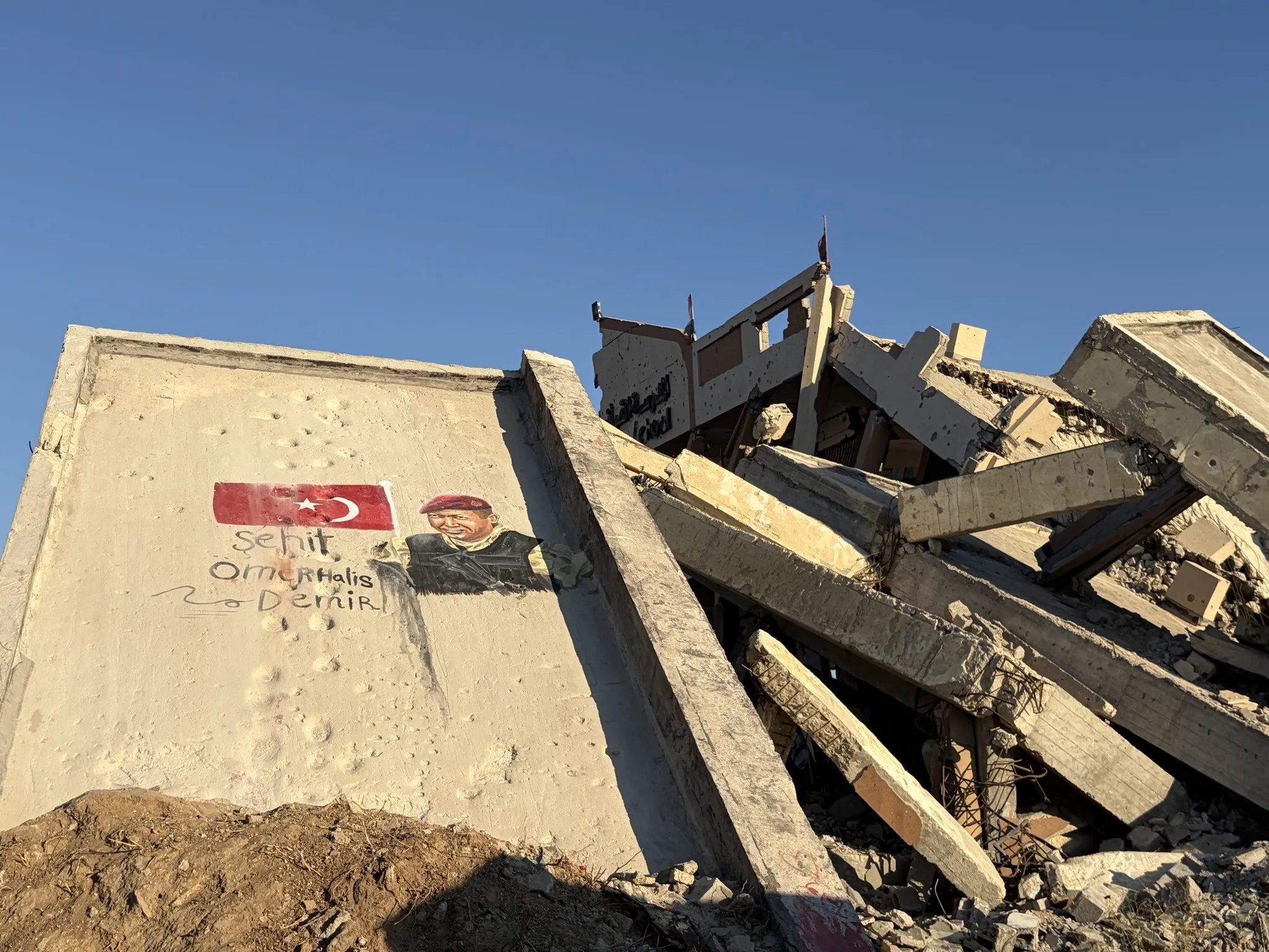 Gazze'de enkaza Ömer Halisdemir resmi: 15 Temmuz vefa örneği