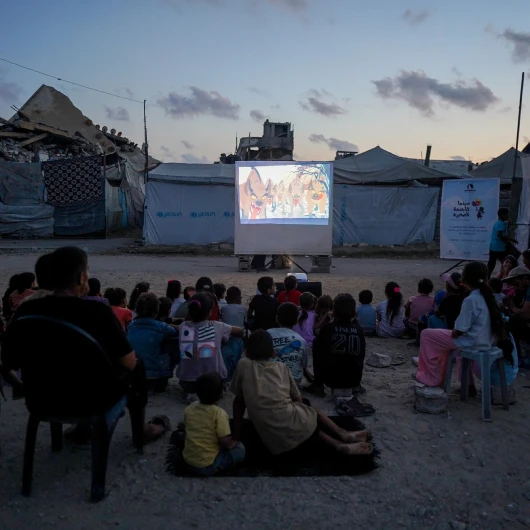 Gazzeli Çocuklar Yıkıntılar Arasında Çizgi Film İzledi