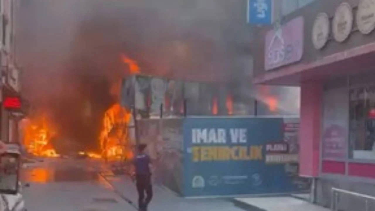 Gebze'de Metro Şantiyesinde Yangın: 2 İş Yeri Kullanılamaz Hale Geldi