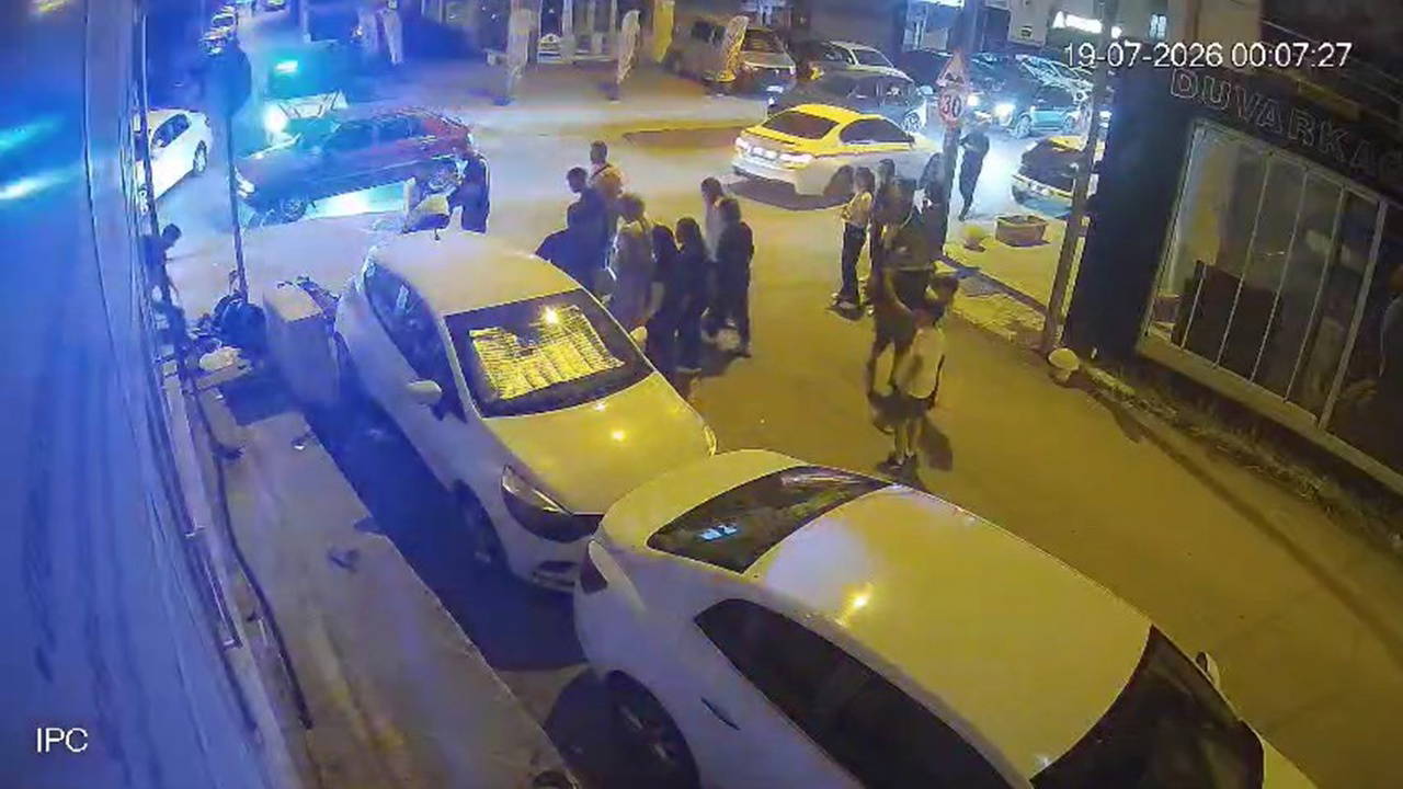Gebze'de trafik polisinin önünde motosiklet kazası kamerada