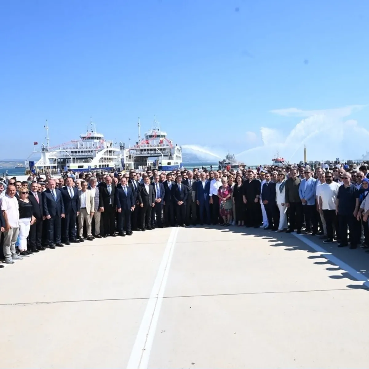 Gelibolu'ya 43 bin metrekarelik dev feribot iskelesi açıldı