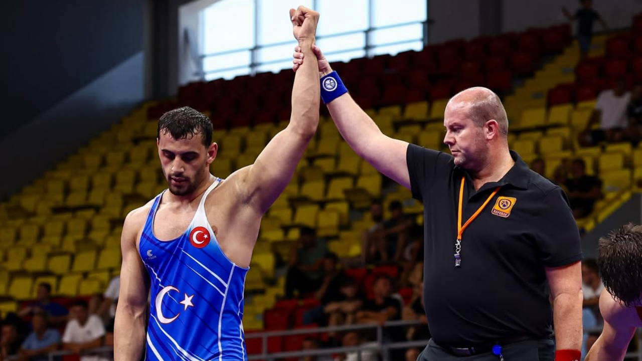 Genç güreşçilerden Kuzey Makedonya'da 3 madalya daha