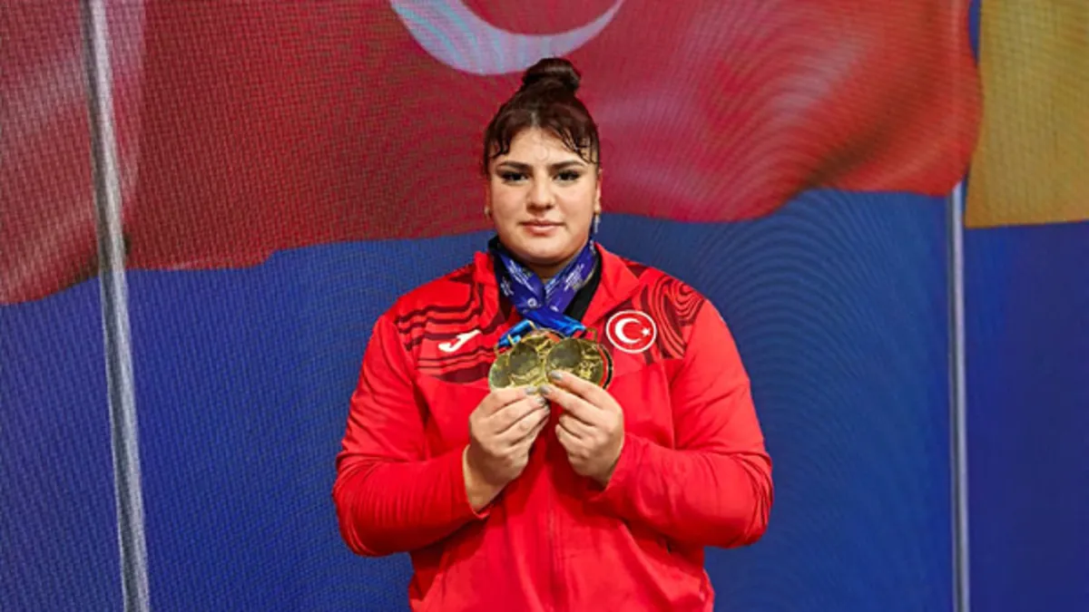 Genç Halterciler Altın ve Süren'den Avrupa'da Çifte Zafer