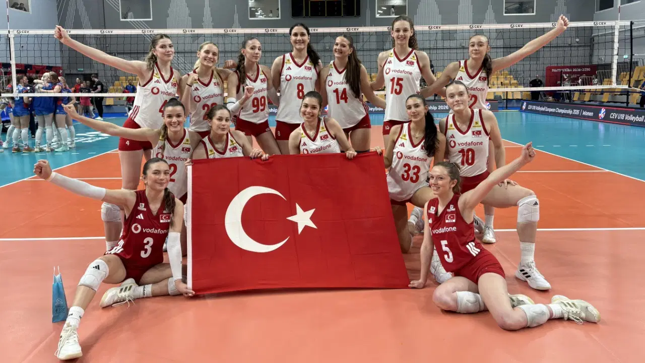 Genç milliler Avrupa Şampiyonası'nda 6'da 6 yaptı: Namağlup yarı finalde