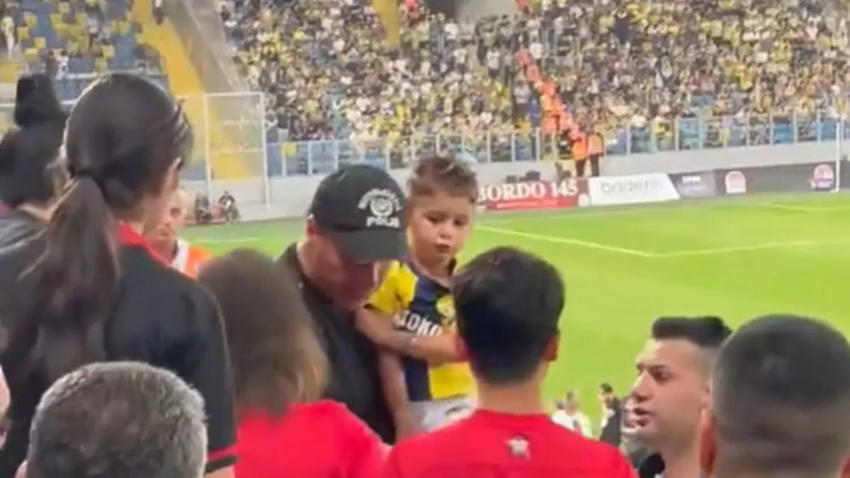Gençlerbirliği-Fenerbahçe Maçında Küçük Taraftarın Forması Çıkarıldı: Soruşturma Başlatıldı
