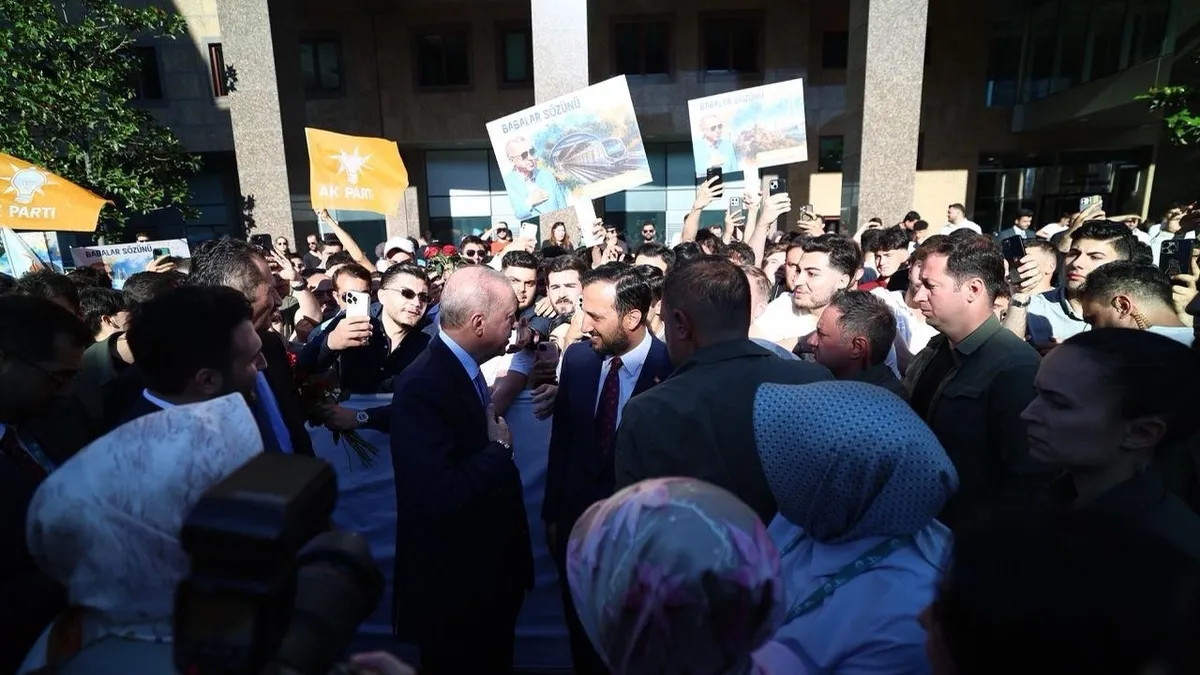 Gençlerden Başkan Erdoğan'a Babalar Günü'nde duygusal tablo hediyesi