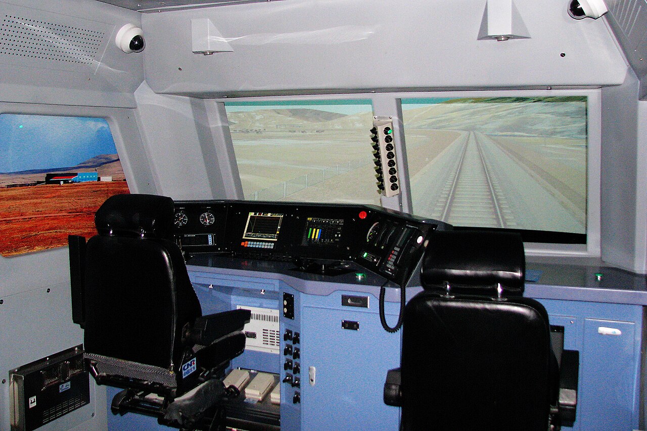 Gerçeğinden Farksız: Simülatör Tutkunu Evinde Dev Tren Simülasyonu Kurdu