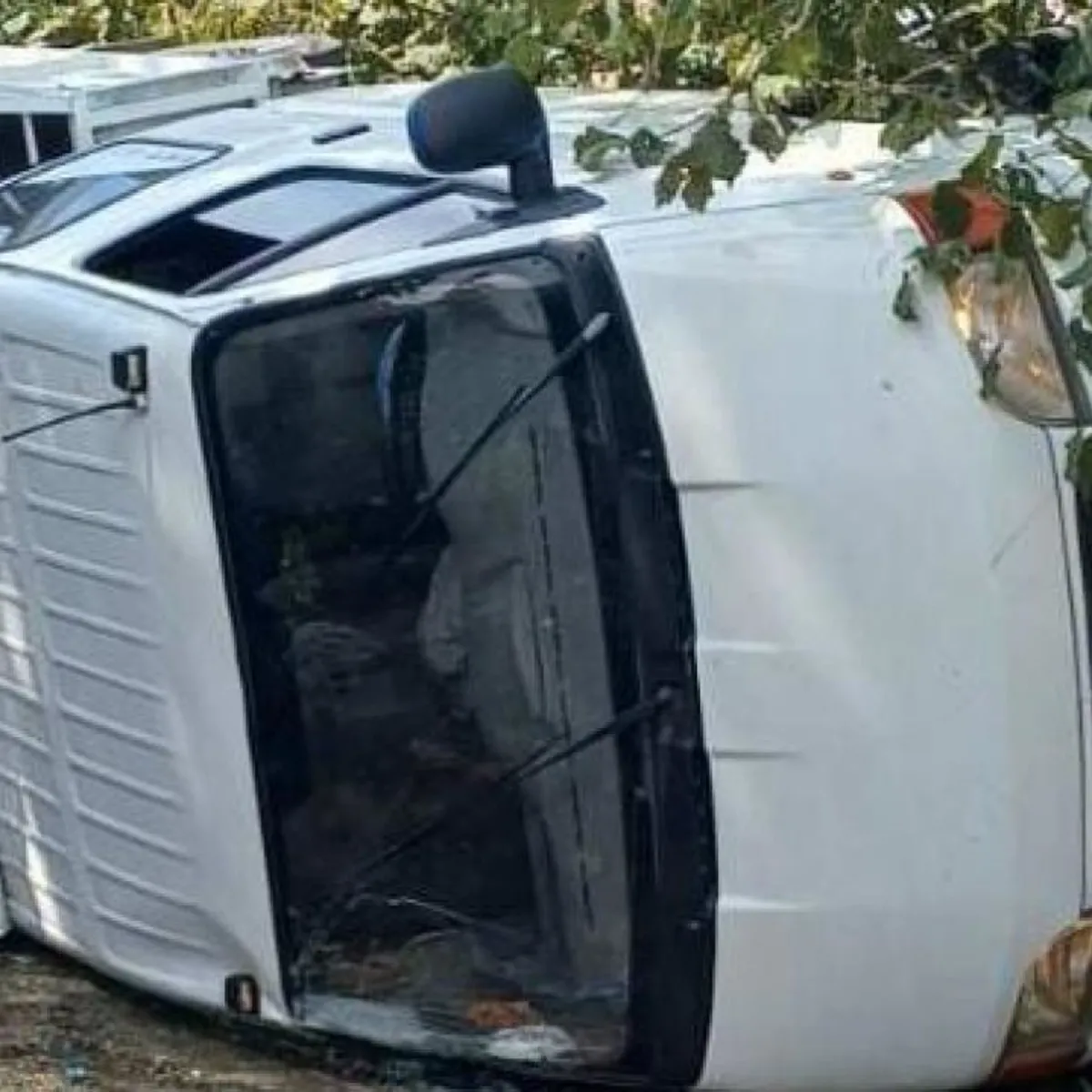 Giresun'da fındık işçilerini taşıyan kamyonet devrildi: 14 yaralı