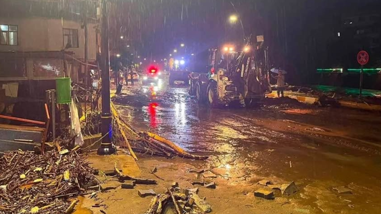 Giresun'da Sağanak Sel Felaketi: 2 Kişi Kayıp, Dereler Taştı