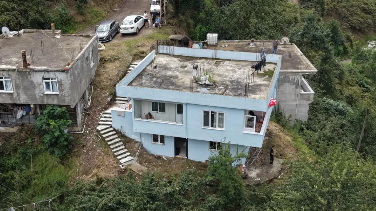 Giresun'da sel: Anne ve iki kızı yeni evlerini görmeye gelmişlerdi