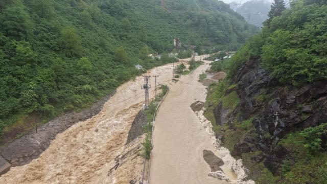 Giresun'da Şiddetli Yağış Yolu Kapattı