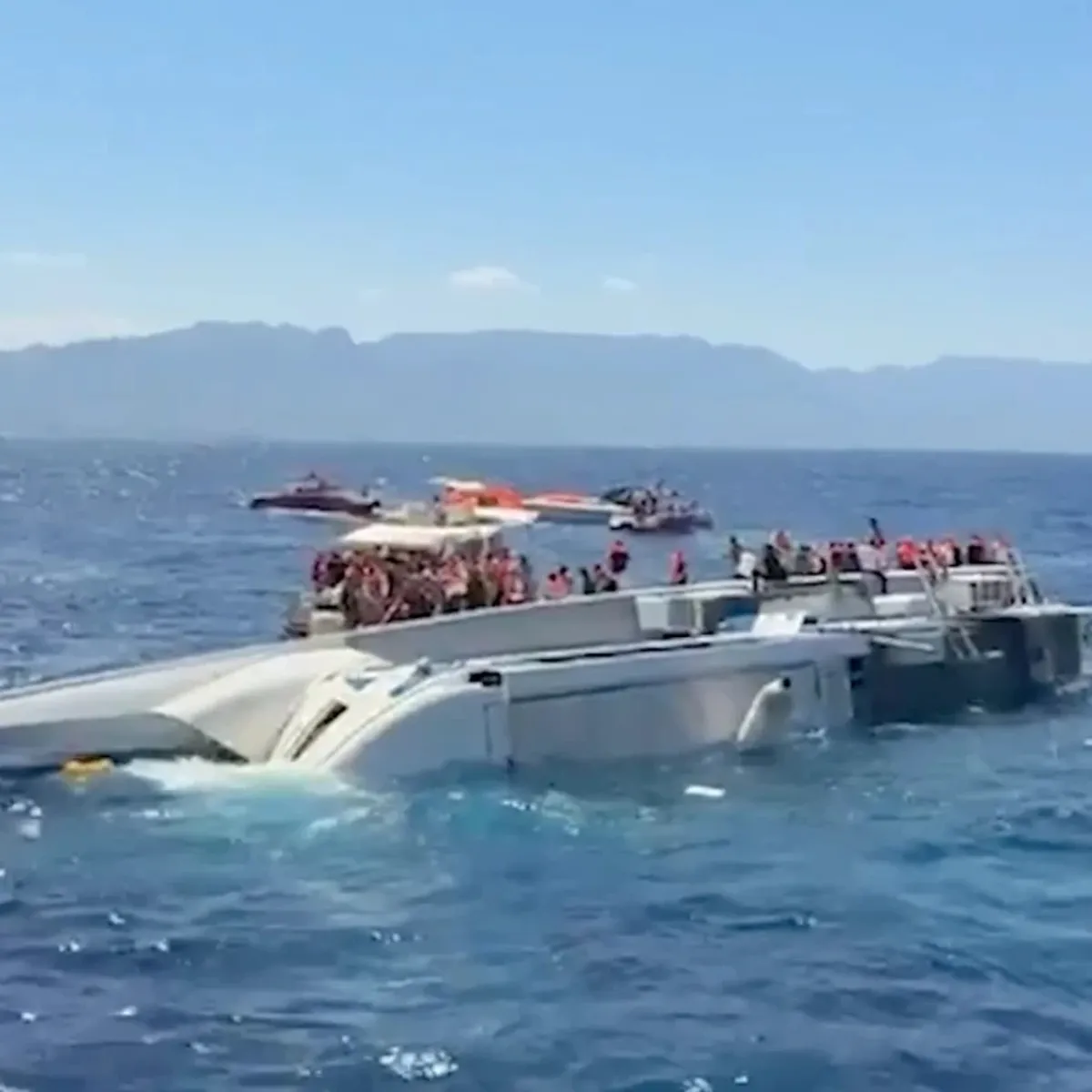 Girne açıklarında batan gemide 1 cenaze daha bulundu: 9 kişi kayıp