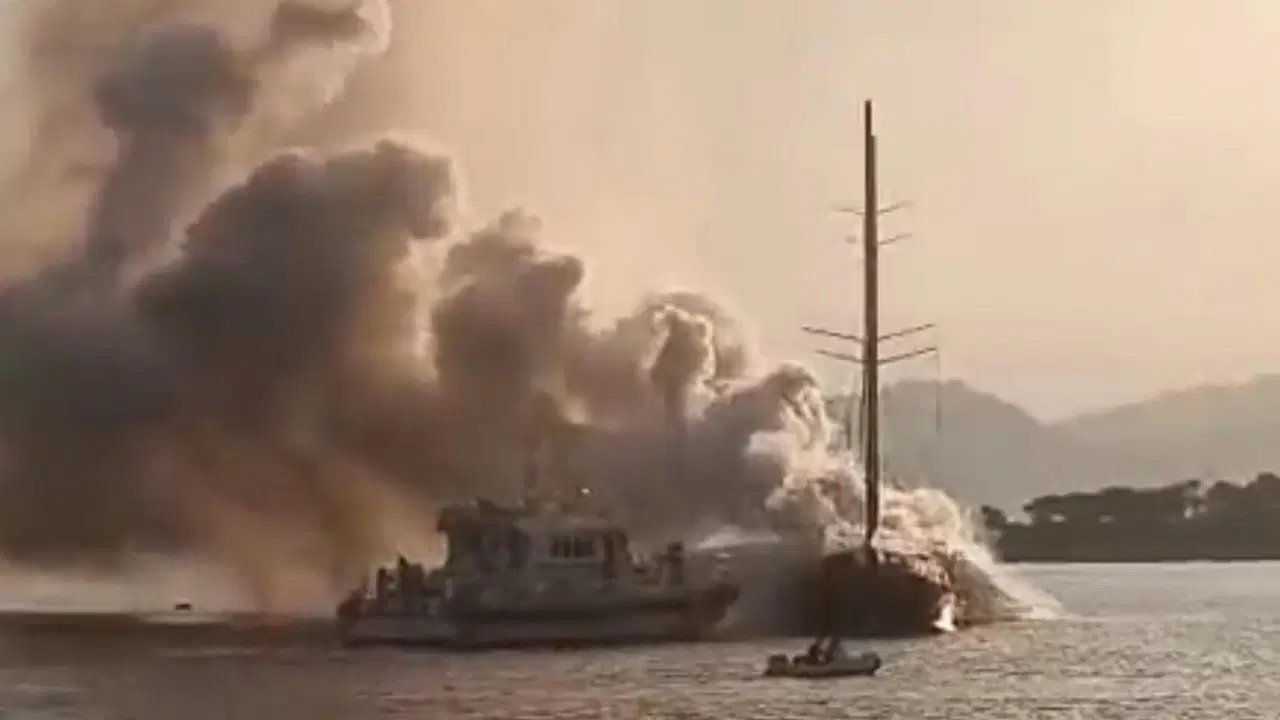 Göcek açıklarında charter tekne battı: 8 kişi kurtarıldı