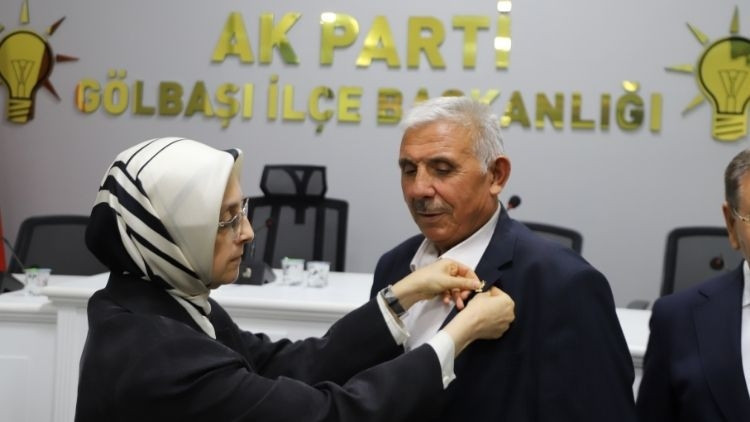 Gölbaşı'nda CHP'li 6 Meclis Üyesi AK Parti'ye Katıldı