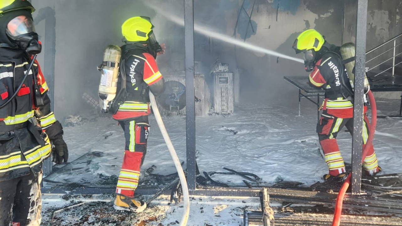 Gömeç'te Depo Yangını: Kullanılamaz Hale Geldi