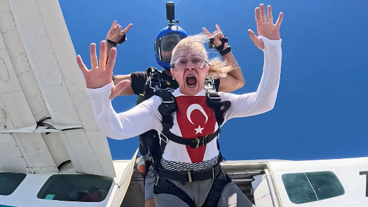 Ünlü Oyuncu Cilasun’dan Gökyüzünde Adrenalin Dolu Anlar