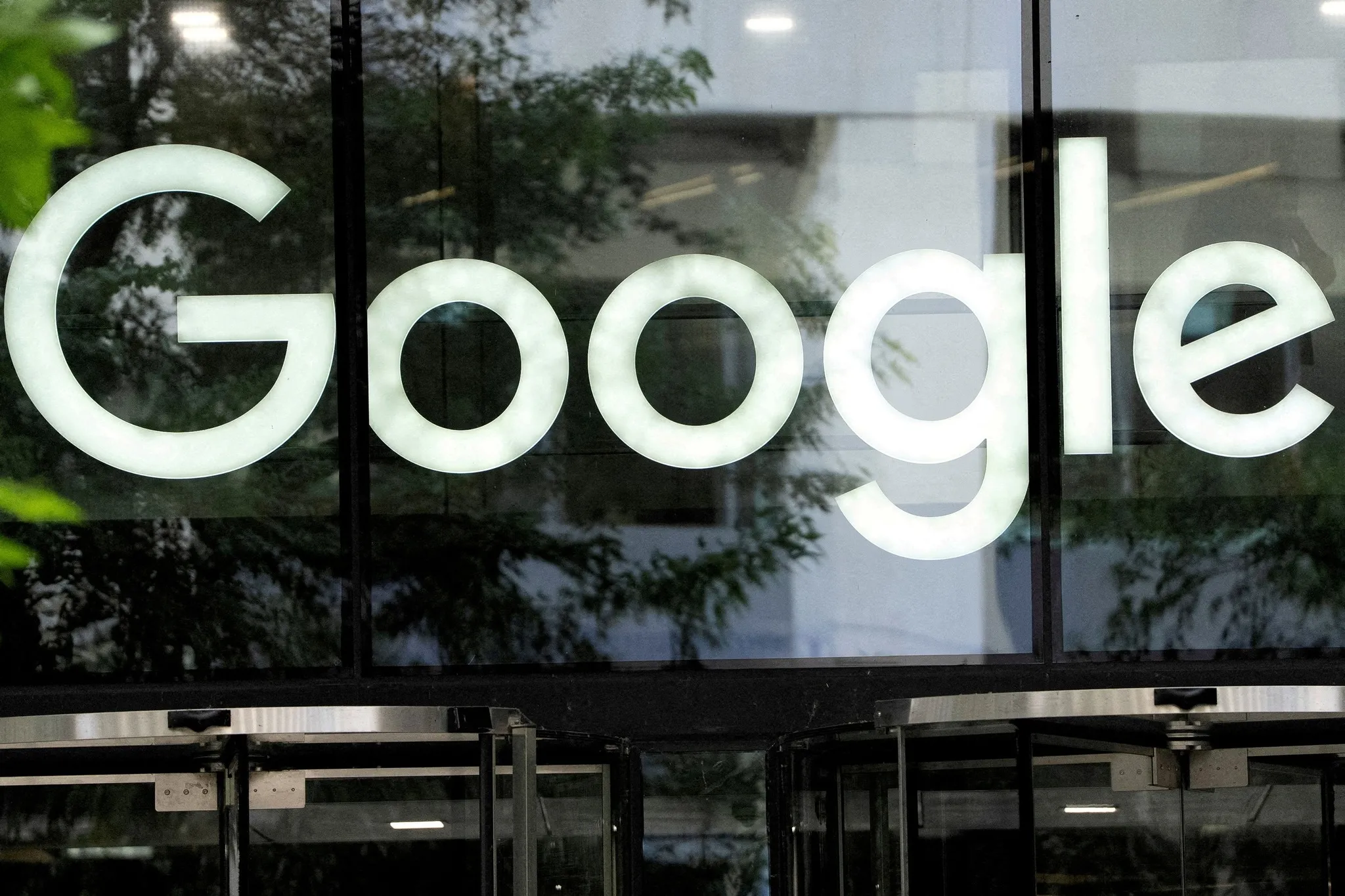 Google'a AB'den 890 Milyon Avro Rekor Ceza