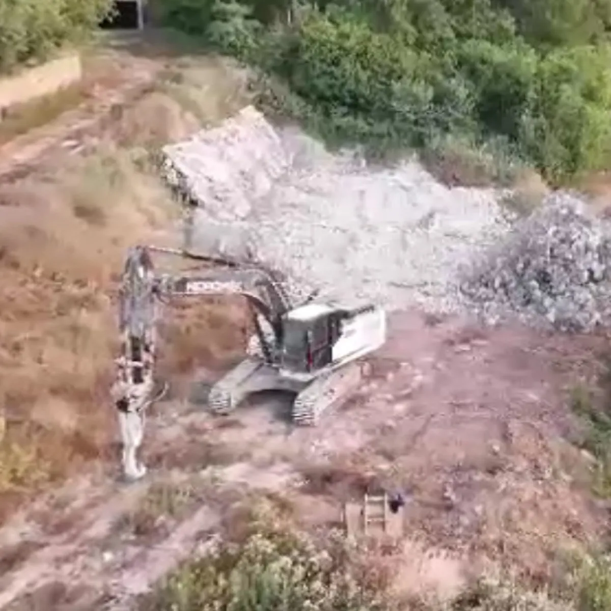 Grand Kartal otel faciasında yeni adım: sahibinin kaçak lojmanı yıkıldı