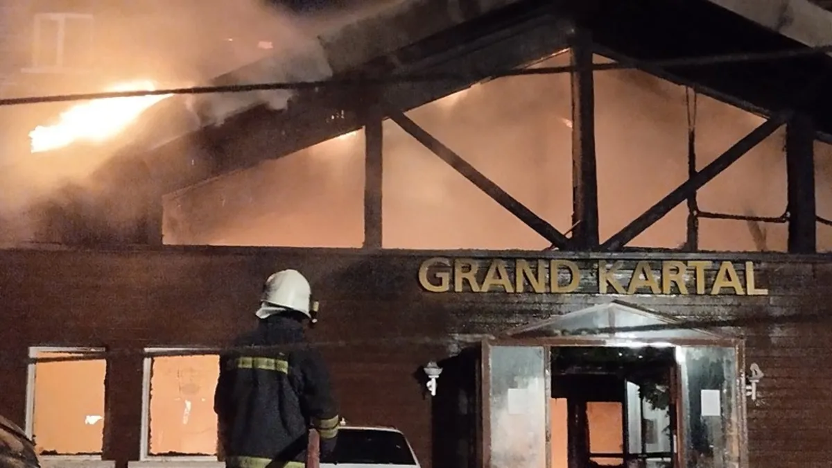 Grand Kartal Otel sahibinin ruhsatsız lojmanı yıkıldı