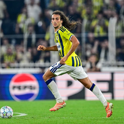 Guendouzi'den Lyon Taraftarlarına Jest
