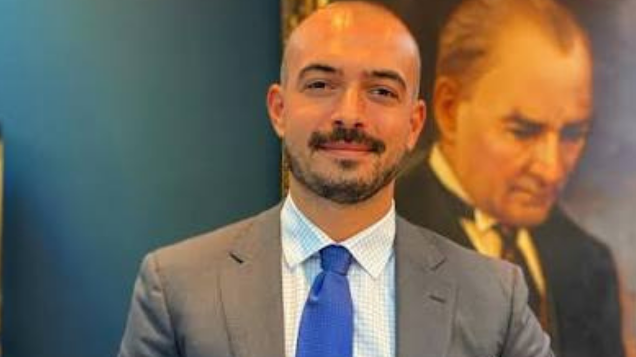 Gülşen'in avukatı Emek Emre hakkında bilinmeyenler