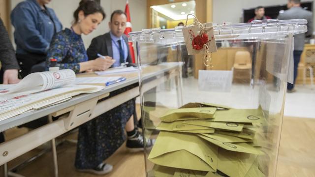 Güney Kore'de oy pusulası yetersizliği: Polis seçim komisyonuna baskın düzenledi
