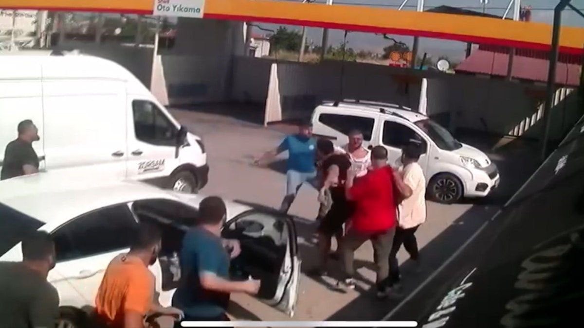 Güreşe Giderken Benzin İstasyonunda Dayak Yiyen Başpehlivan
