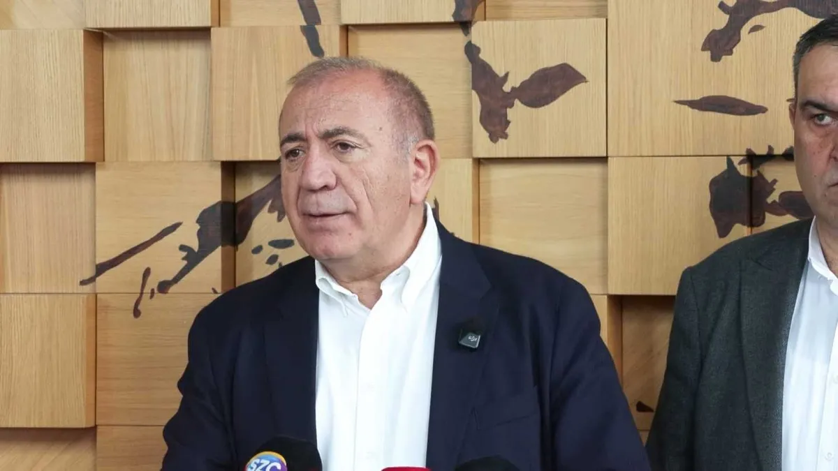 Gürsel Tekin Görevde: CHP İstanbul İl Kongresi Davası Ertelendi
