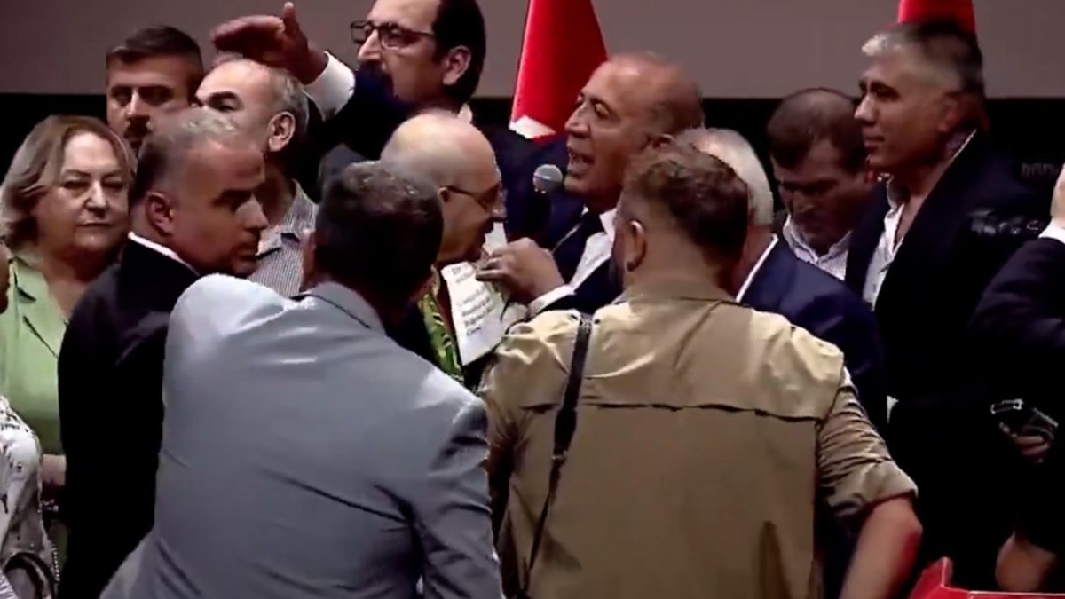 Gürsel Tekin'den Kılıçdaroğlu'na törende sert uyarı: 'Ne işiniz var burada