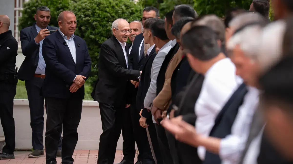 Kılıçdaroğlu'nun haberi yokmuş: Gürsel Tekin'in konvoy şovu