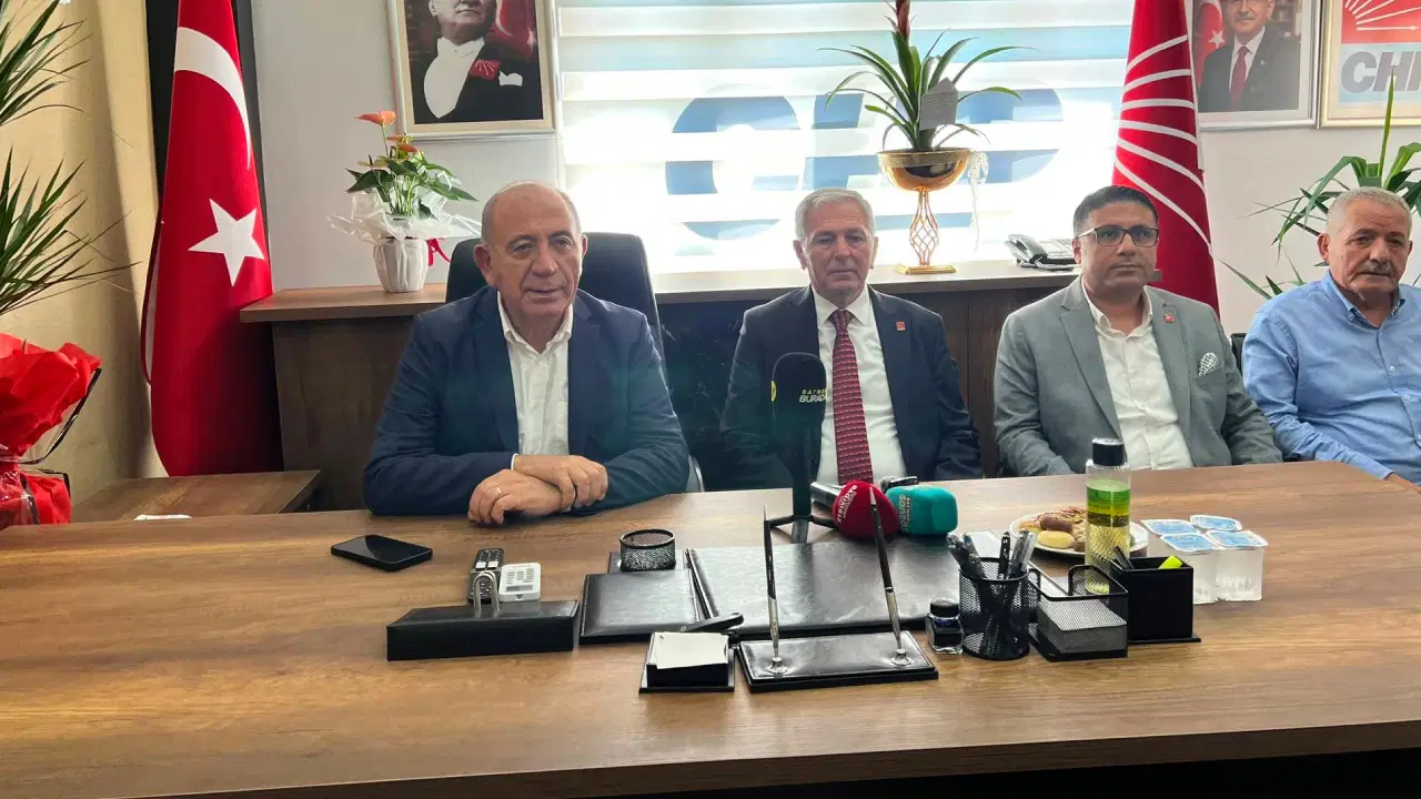 Gürsel Tekin: Parti Değiştiren Belediye Başkanları Nitelikli Dolandırıcıdır